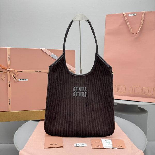 MIUMIU Borsa Ivy in pelle scamosciata