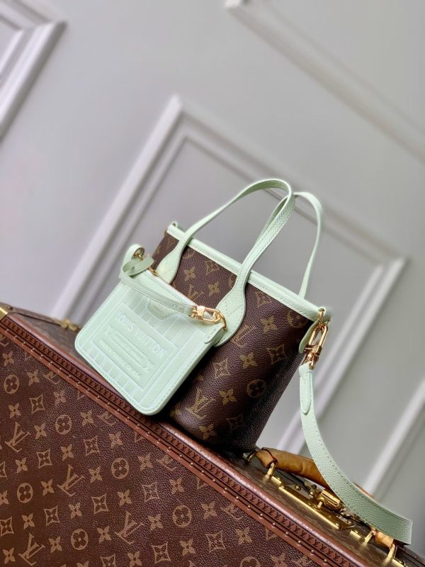 LOUIS VUITTON Neverfull Bandoulière Inside Out BB