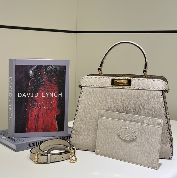 FENDI PEEKABOO ISEEU MEDIUM