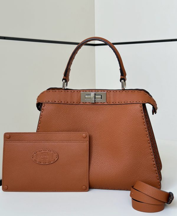 FENDI PEEKABOO ISEEU MEDIUM