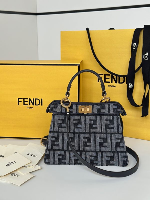 FENDI PEEKABOO ISEEU PETITE