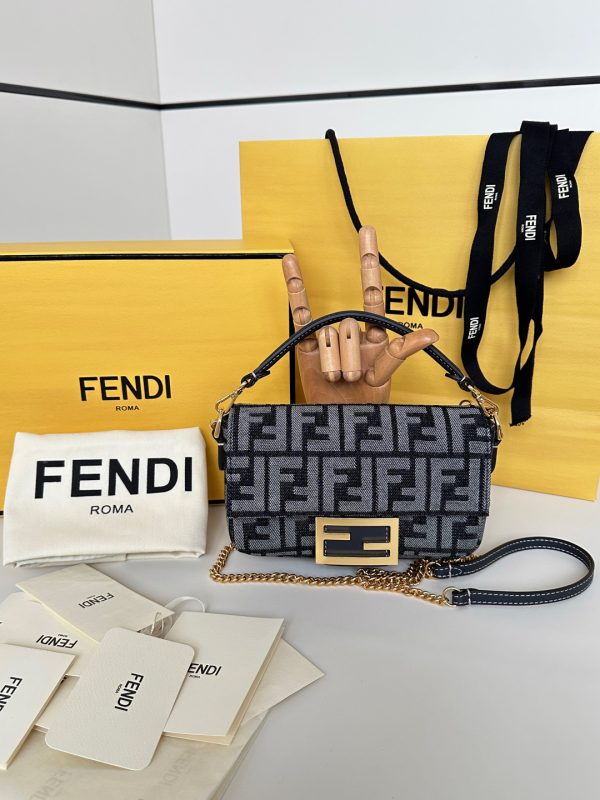 FENDI BAGUETTE MINI