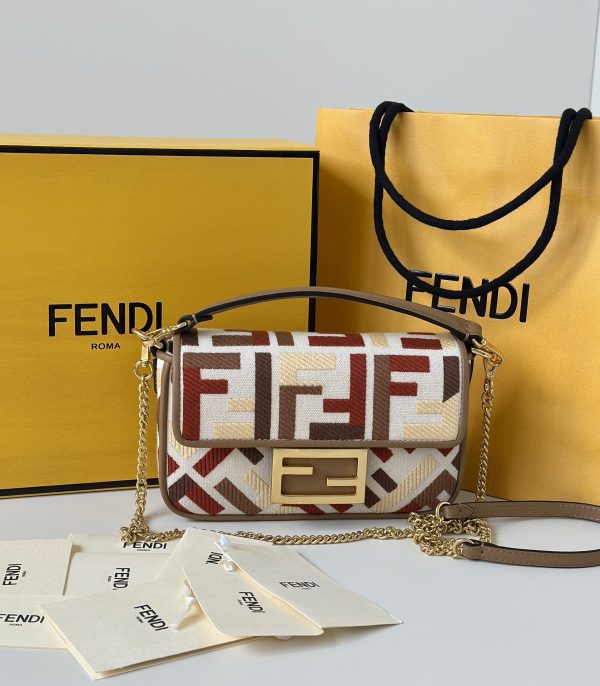 FENDI BAGUETTE MINI