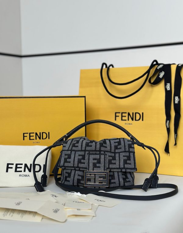 FENDI BAGUETTE MAMMA SMALL